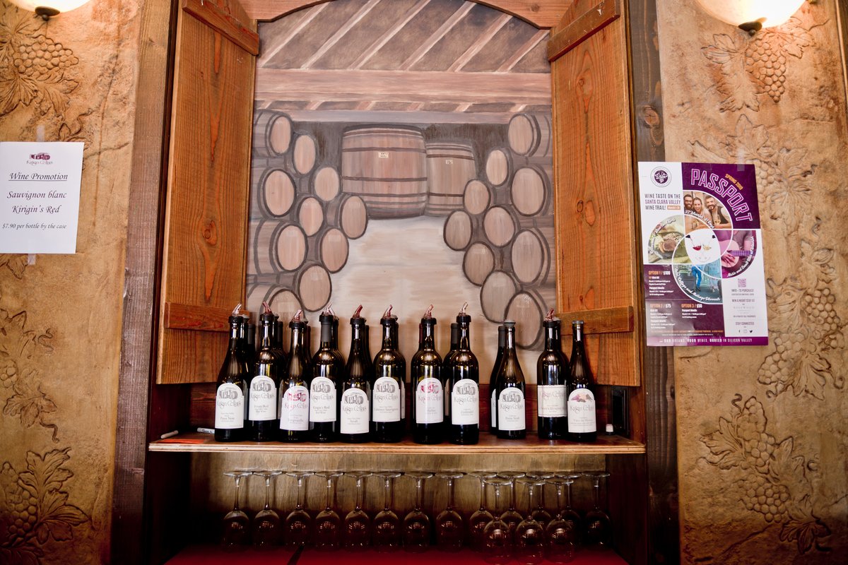 visitgilroy's tweet photo. Warm up your winter evenings with a bottle of award-winning wine from local wineries along the @WineriesofSCV Trail. Many are offering order pickup or free delivery so you can sip safely. #stayloyal #staylocal #supportGilroy https://t.co/uDmaZHqni3 https://t.co/TQnGmmdQXS