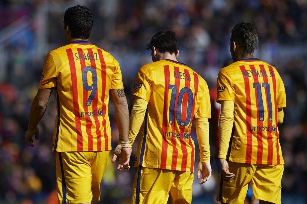 ballonrondfc's tweet photo. [THREAD] TOP 10 DES TRIOS LES PLUS PROLIFIQUES DEPUIS LA SAISON 2014/2015 : Barça, Bayern, Real Madrid, Liverpool, PSG etc.

NB : Ces statistiques concernent les buts marqués en championnat, en ligue des champions et dans les coupes nationales. https://t.co/IWSWDT9NQL