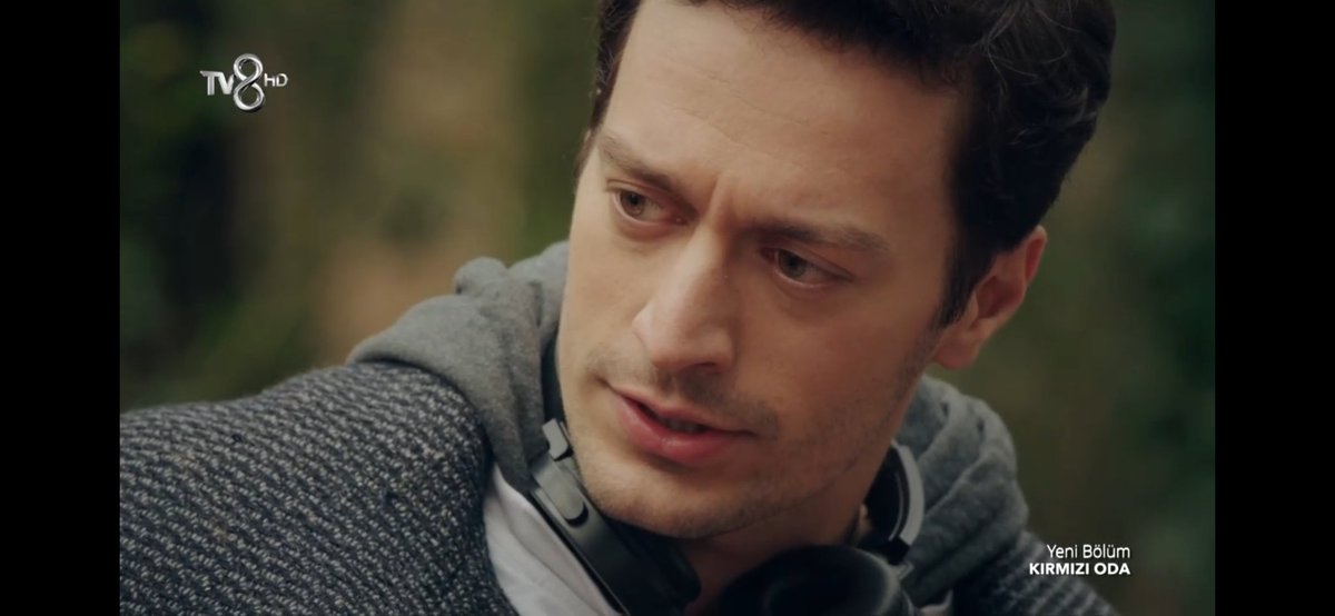 "Ben seni ağlatan değil, gülümseten olmak istiyorum." 
#KırmızıOda