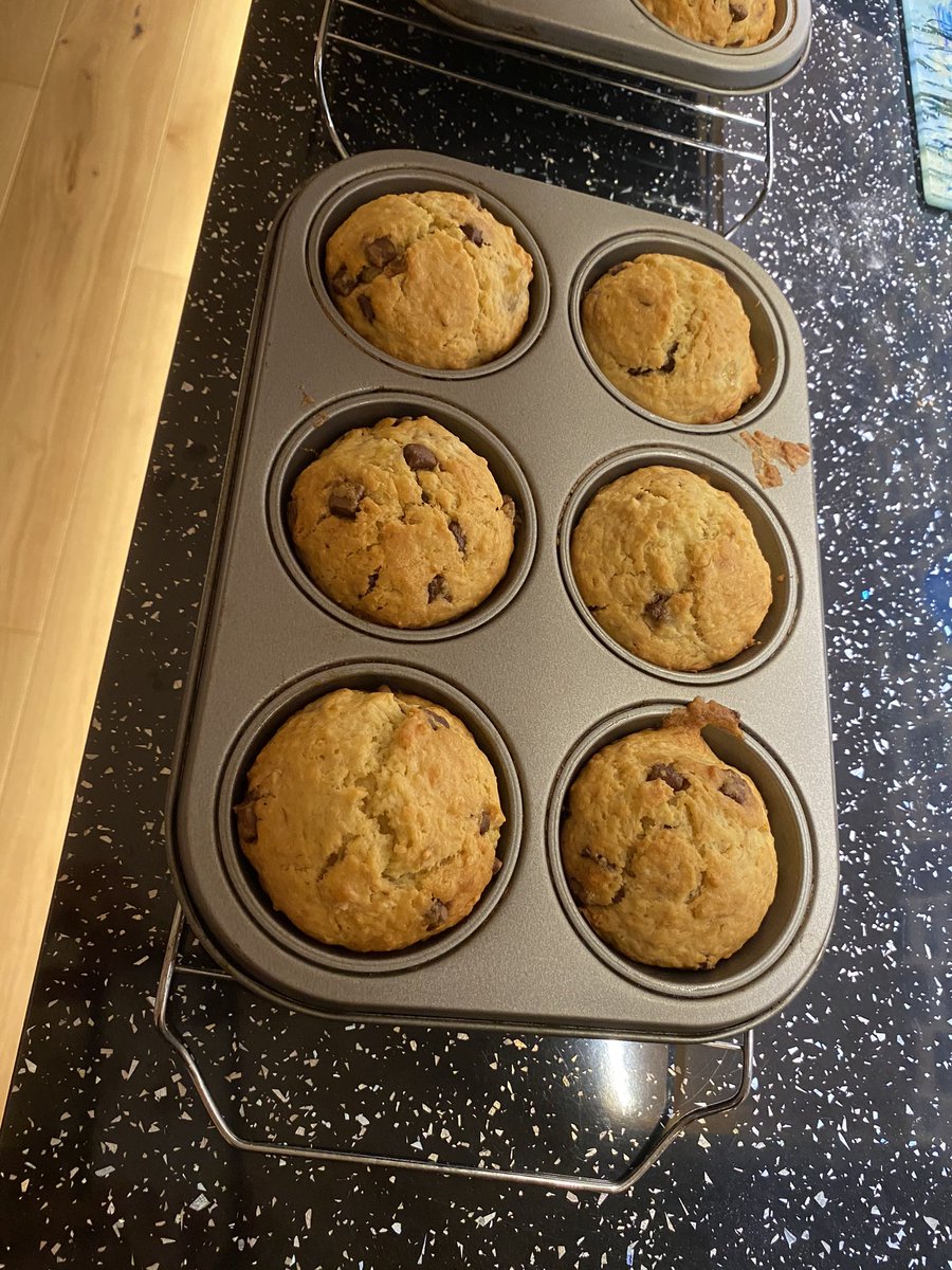beuniquebeyousb's tweet photo. First time for everything! 😍 #bakingmuffins #baking #FridayFeeling #fridaynightfun https://t.co/qxarztor04