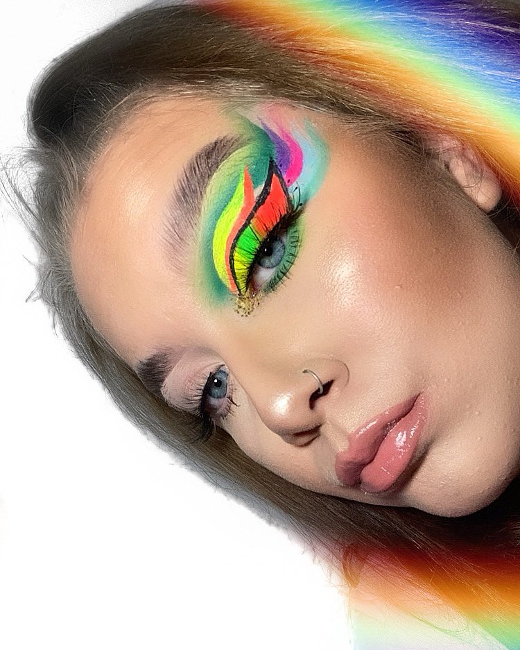 makeupbyxpops's tweet image. Sooo 2021 is a new year and I’ve now started the year being added to eldoras PR LIST🥺 
Now let’s try get on @ColourPopCo @OFRACosmetics @beautybay 🤞🏼 
Manifesting💖 any space for me angles 🥺