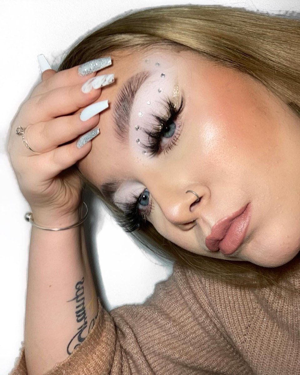 makeupbyxpops's tweet image. Sooo 2021 is a new year and I’ve now started the year being added to eldoras PR LIST🥺 
Now let’s try get on @ColourPopCo @OFRACosmetics @beautybay 🤞🏼 
Manifesting💖 any space for me angles 🥺