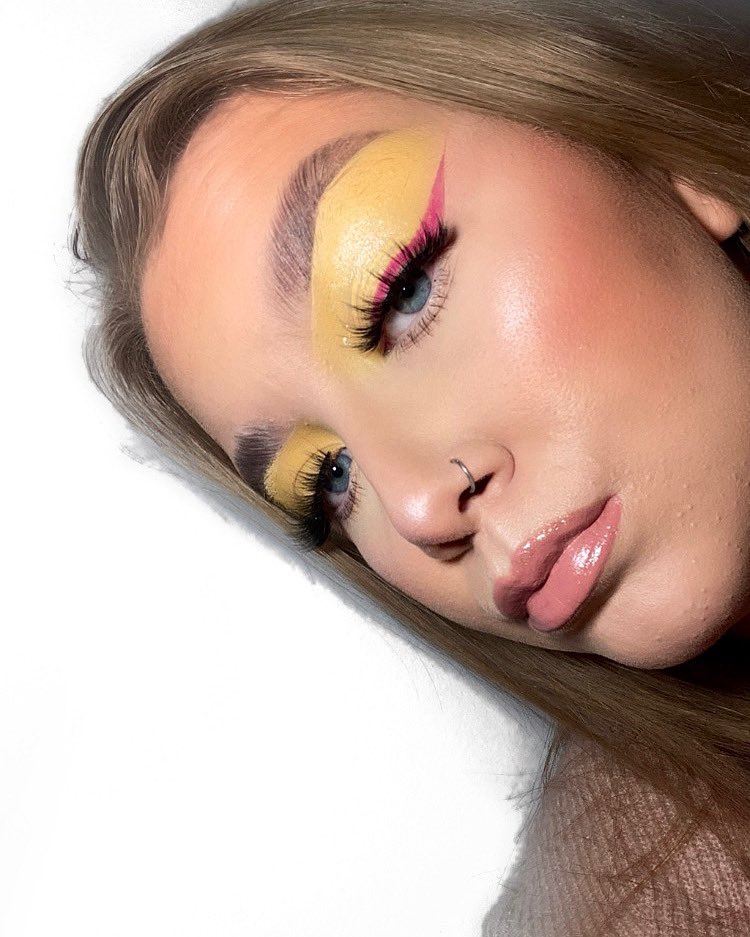 makeupbyxpops's tweet image. Sooo 2021 is a new year and I’ve now started the year being added to eldoras PR LIST🥺 
Now let’s try get on @ColourPopCo @OFRACosmetics @beautybay 🤞🏼 
Manifesting💖 any space for me angles 🥺