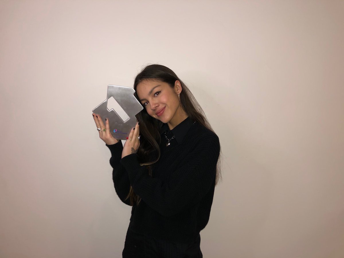 .@Olivia_Rodrigo's chart success has been incredible 👏 Her debut single has reached #1 on the @officialcharts. Congratulations!
https://t.co/fGPswc9dfG
#OliviaRodrigo #driverslicense https://t.co/08K3LNEobn