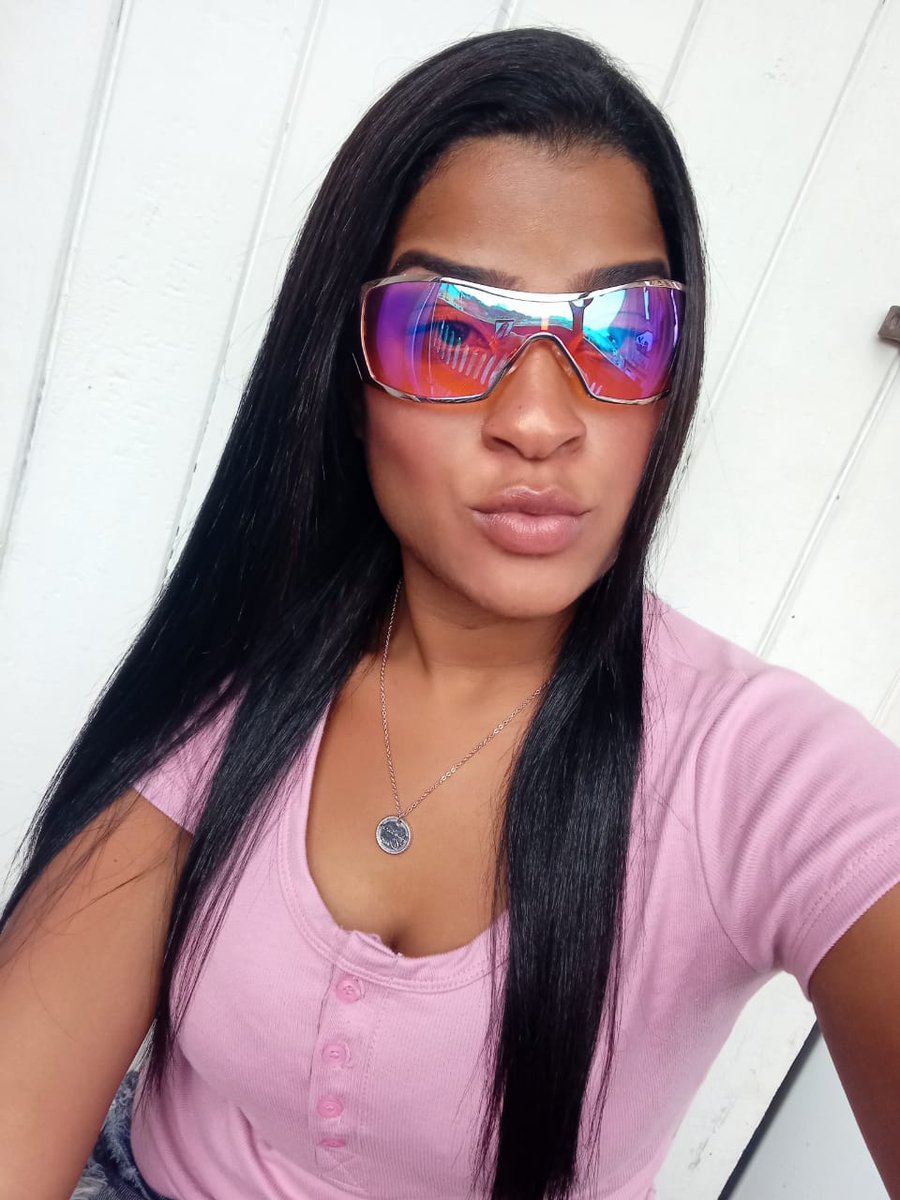 OliveeiraGi's tweet photo. Vitorio$a não é aquela que sempre ganha, mas sim, faz seus corres sem depender de ninguém, corre atrás do que quer e nunca desiste!💗 https://t.co/0oVfCLwjpu