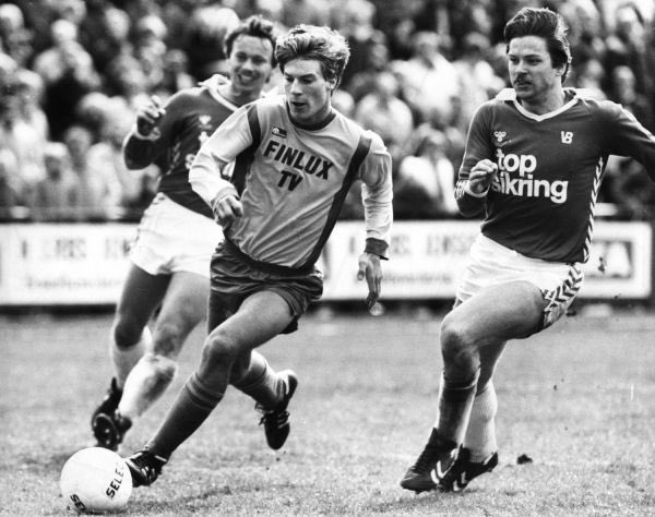 Fils de Finn Laudrup, ancien international danois, Michael débuta sa carrière dans son pays natal au poste de milieu offensif, à Brøndby puis au FC Copenhague, avant d'être repérer à 19 ans par la Juventus, qui le prêtera d'entré pendant 2 ans à la Lazio Rome