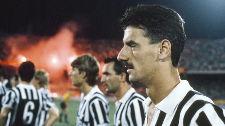 En 87, usé physiquement à 32 ans, Platini décidera de raccrocher les crampons. Ce départ offrira à Laudrup les clés du milieu de terrain de la Juve. Toutefois les années qui suivent ne furent pas un grand succès : son duo avec Ian Rush fut une déception, et il quittera la Serie A