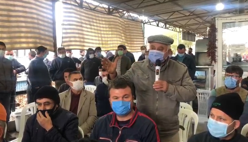 aydinozer07's tweet photo. Seydikemer Kumluova'da domates üreticimizle bir araya geldik. Rusya kotasının kalkmasını, ürün maliyetinin düşmesini, kazanç sağlamayı, biriken borçlarını ödemeyi istiyorlar."Dayanacak gücümüz kalmadı" diyorlar.
#sebzedekotamıolur 
#sebzeyekotaüretimibitirir 
#sebzekotasıkalkmalı https://t.co/JpCBtI8mNO