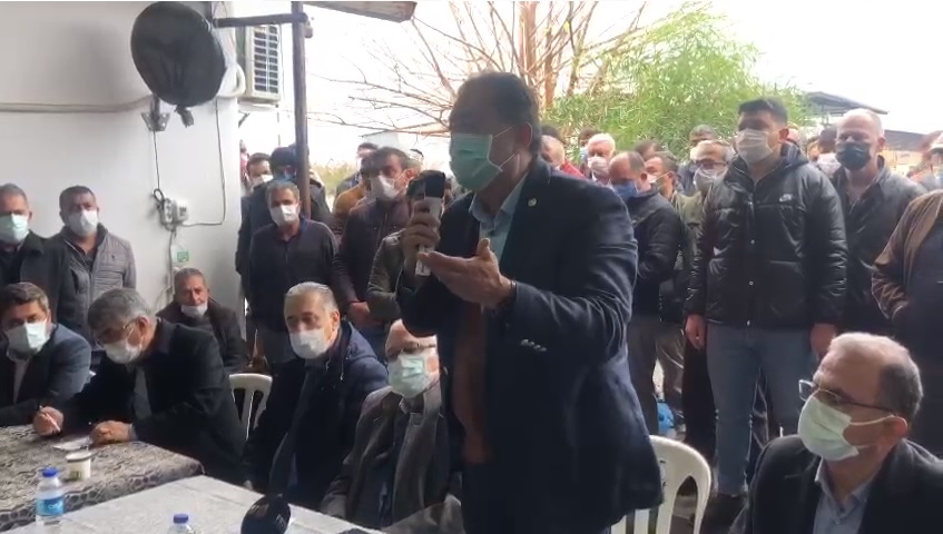 aydinozer07's tweet photo. Seydikemer Kumluova'da domates üreticimizle bir araya geldik. Rusya kotasının kalkmasını, ürün maliyetinin düşmesini, kazanç sağlamayı, biriken borçlarını ödemeyi istiyorlar."Dayanacak gücümüz kalmadı" diyorlar.
#sebzedekotamıolur 
#sebzeyekotaüretimibitirir 
#sebzekotasıkalkmalı https://t.co/JpCBtI8mNO