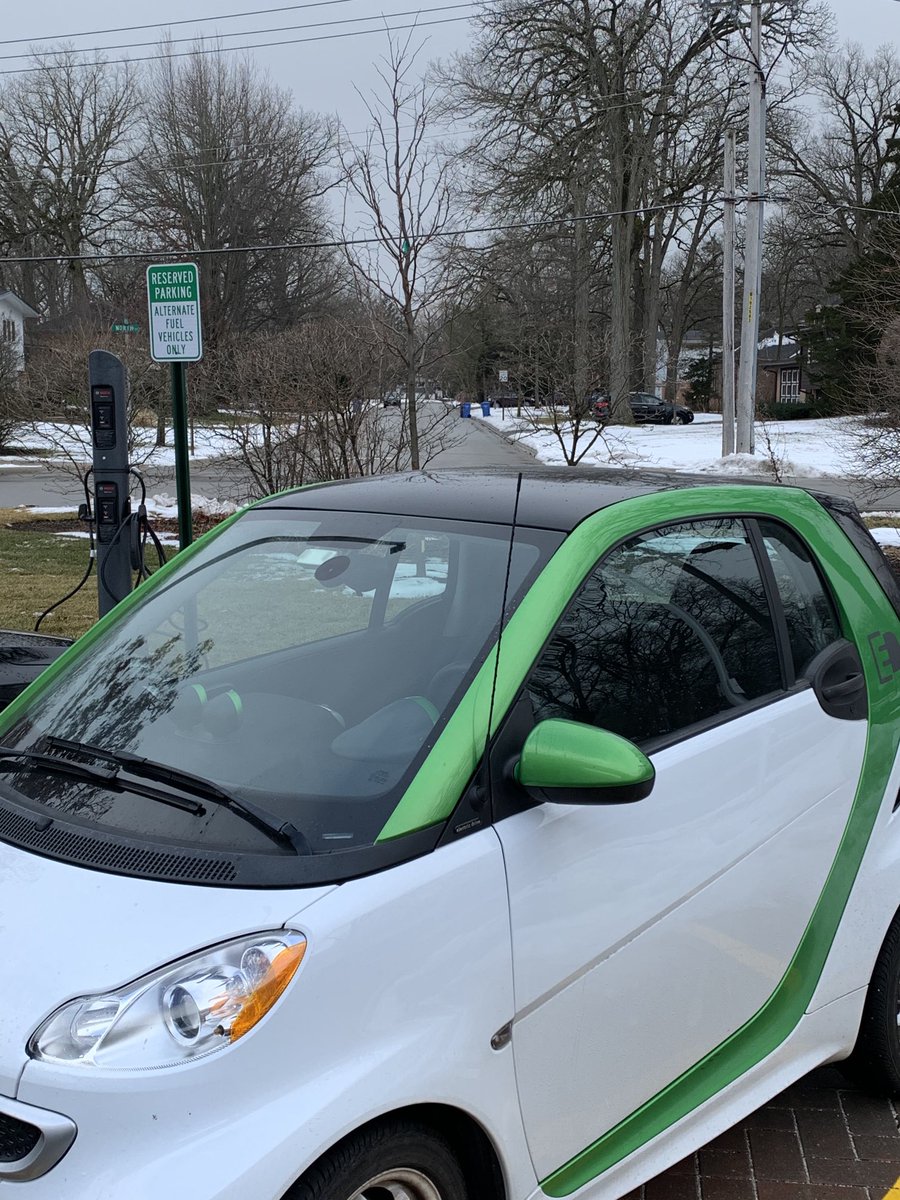 KLiebe_Boller's tweet photo. Used the new vehicle charging station at the new Northwood Middle School today! #112Leads #GasFree https://t.co/jW0a6mG4o2