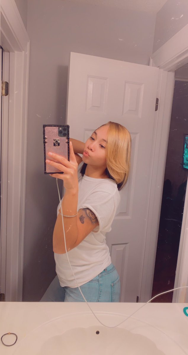 mixedshxtt's tweet photo. new year , new cut , new color 🌹 https://t.co/t4azetFqCJ