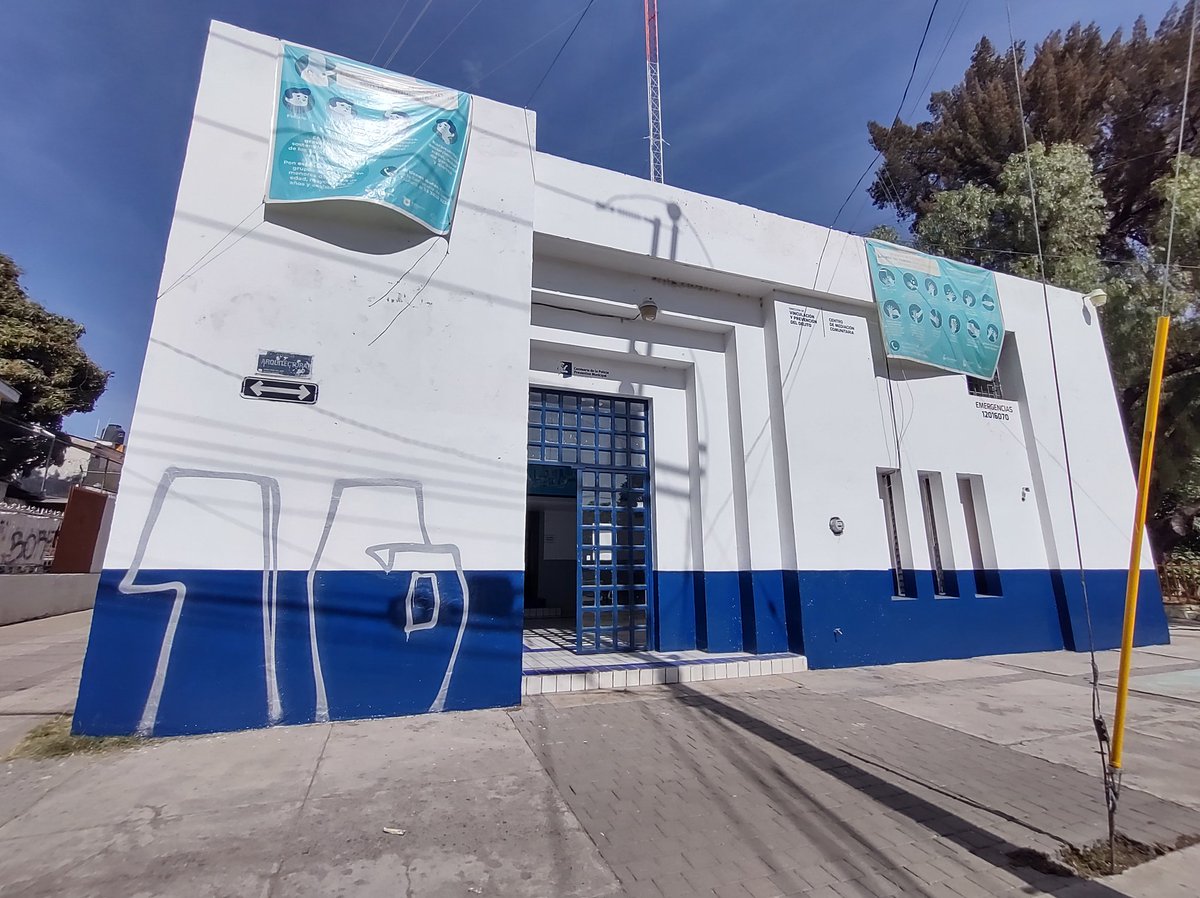 Nuevamente nuestra fachada fue afectada. 😔
🚨 Se interpondrá la denuncia ante las autoridades correspondientes. 🚓
Invitamos a los vecinos a denunciar este tipo de pintas ya sea en áreas públicas o en casas particulares.

#MiCIAC #MiColoniaMiravalle #SomosComunidad
<a href="/FabiolaCuan/">Faby Cuan</a>