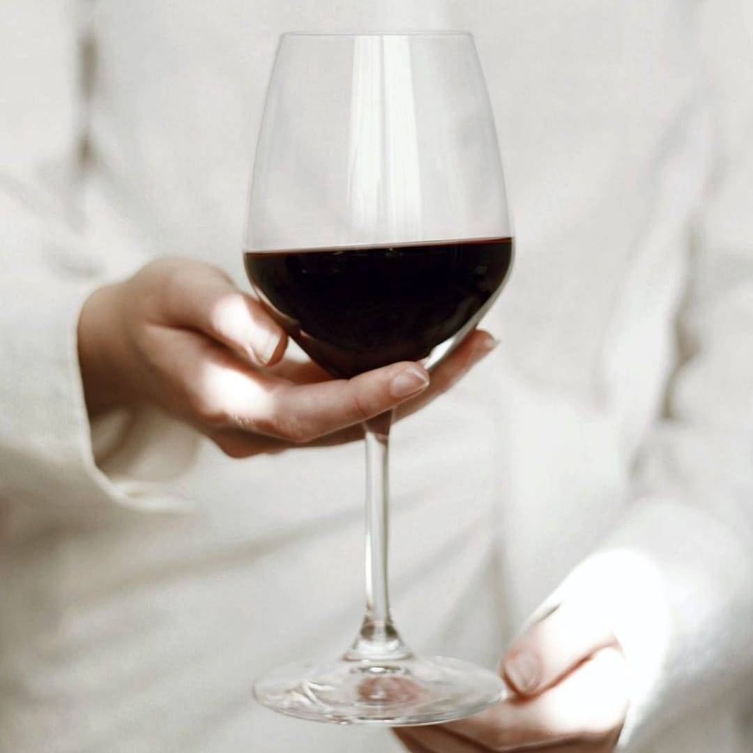 "People who wonder if the glass is half empty or half full, miss the point. The glass is always refillable!" 👏
Wise words from our friends at @tenutapianirossi
*
Happy Friday.  Salute 🍷
•⁠
#eurowines #winetime #winemerchant #fridaynightwine #wineoclock