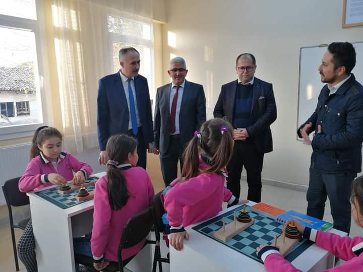 Mustafa32831836's tweet photo. İlçemizdeki Merkez Anaokulu ,Ferit Pervanlar İlkokulu, Atatürk İlkokulu ve Şehit Şenol Uçtu İlkokulunda Akıl Oyunları sınıfları kurduk. Desteklerinden dolayı hayırseverlerimize teşekkür ederiz.
#EğitimdeKöprübaşı 
#tcmeb #ziyaselcuk #mdikici45 #Koprubasimem https://t.co/4rkzYRABIN