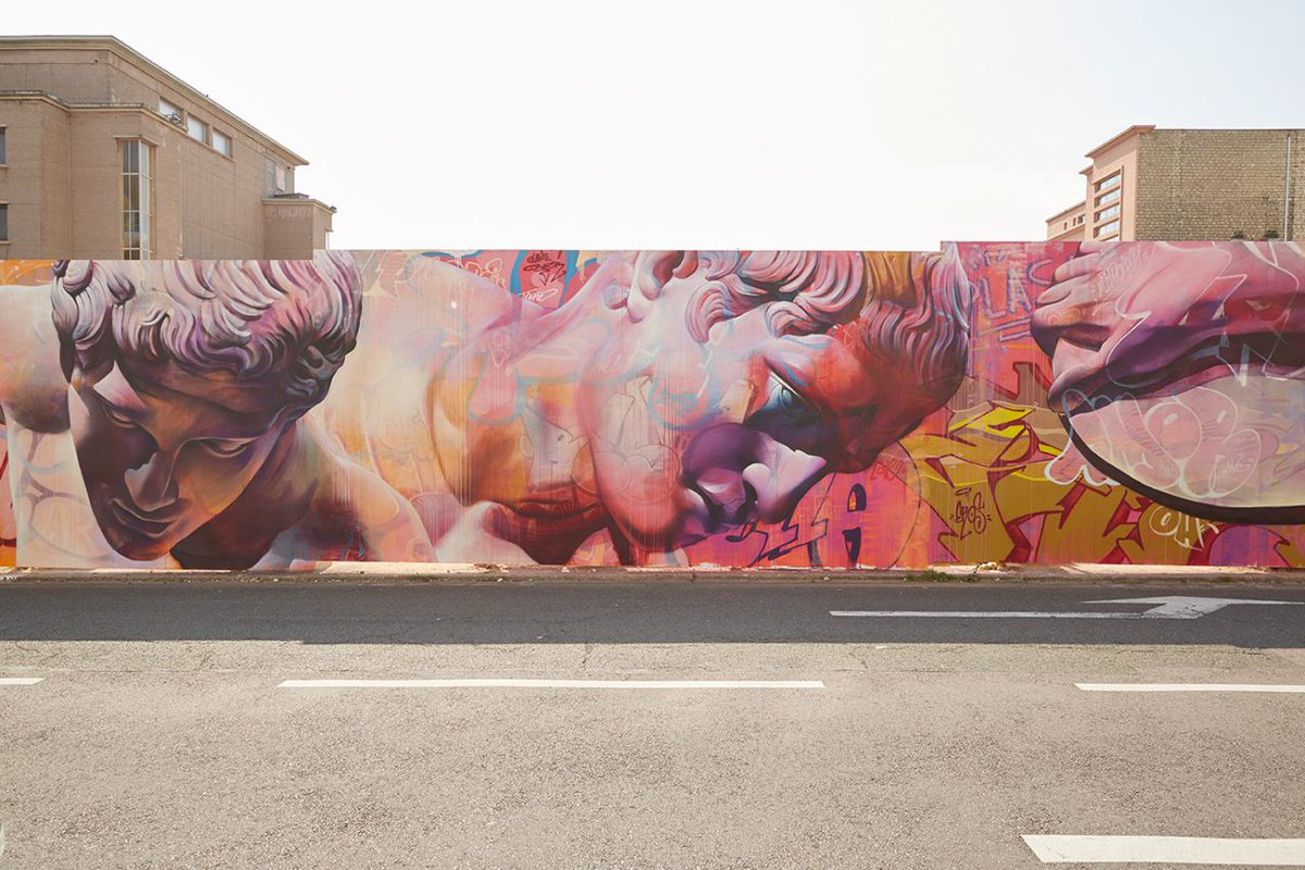 immeuble_oeuvre's tweet photo. 🖼 « Discobole » : une fresque réalisée par @pichiavo avec @Quai_36 pour #1immeuble1oeuvre à @villepoissy ! Cette œuvre rend hommage au travail des compagnons sur les chantiers de @Bouygues_BatIDF. 👷 https://t.co/I0toH4mpw8