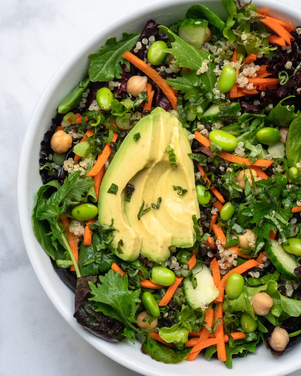 Add a little crunch and color to your #weekend.

🥗  BE WELL — MIXT greens, avocado, chickpeas, quinoa, lentils, carrots, edamame, cucumbers, scallions, fresh herbs + cilantro jalapeño vinaigrette