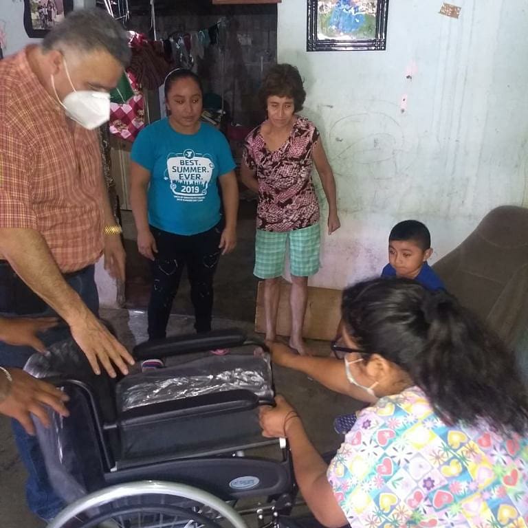 Cesar_Amin21's tweet photo. Tuve la dicha de ser testigo que a través de la #FundaciónProLibertad dirigida por nuestra amiga #PatyPiña se otorgaran a Damián y Perla Alejandra, distintos aparatos para movilidad asistida.
Hoy sé que Damián y Perla tienen el apoyo que necesitaban. https://t.co/KvGfpxX1jZ