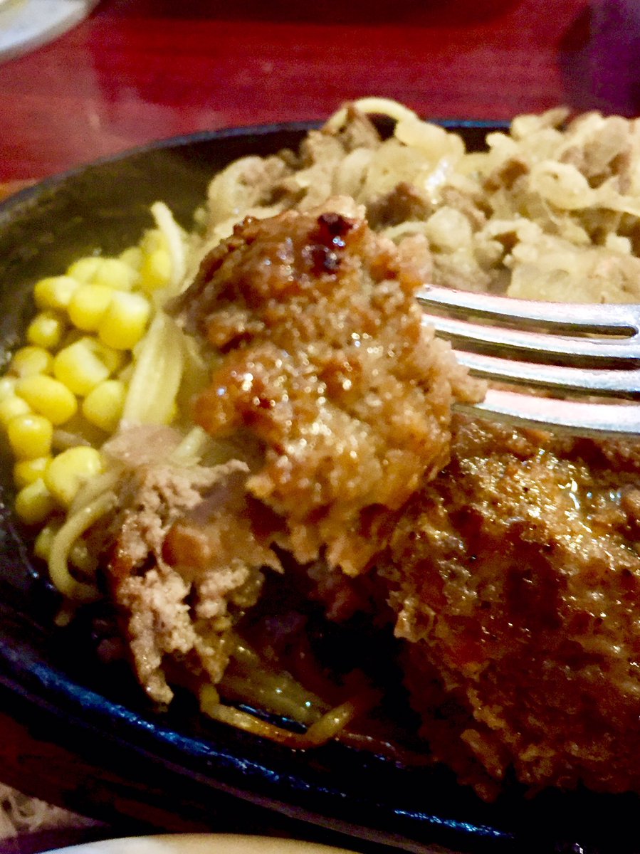 昨日の晩ごはんは空腹でガツンと喰らいたかったのと新規開拓を兼ねてグリルハンターへ。ハンバーグは200gに変更。粗挽き？のハンバーグは香辛料が効いてて食べ応え抜群。大蒜香るハンター焼きはパスタが肉汁を纏って美味い。ソースとか付くけどどちらもそのままでも充分美味かった。
#グリルハンター