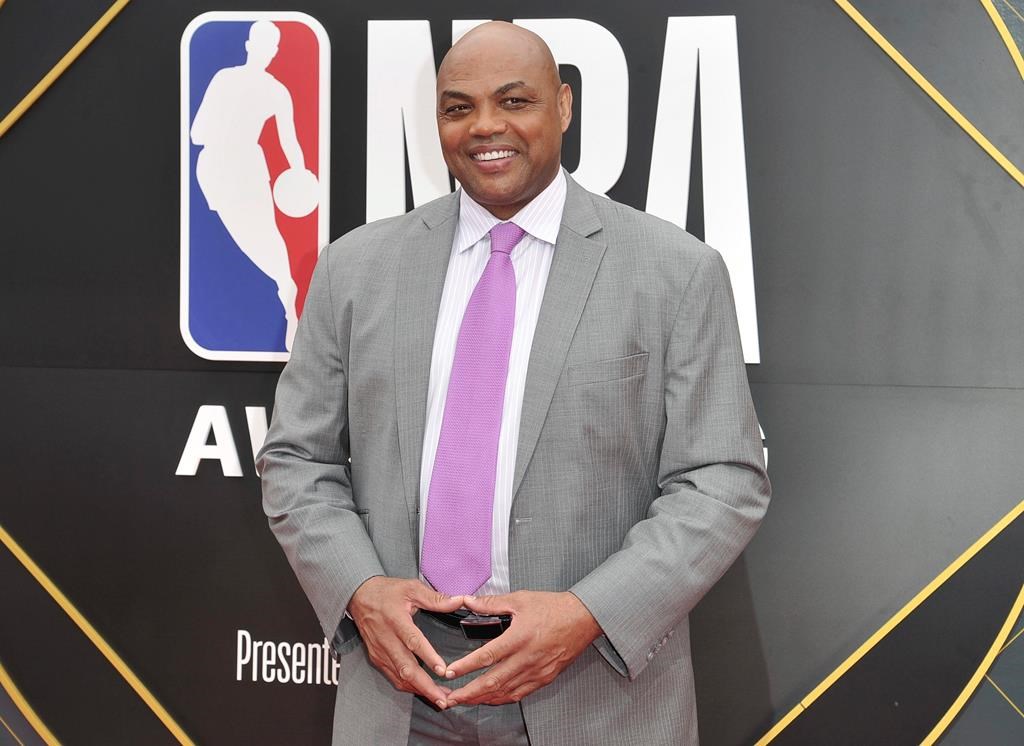 CityNewsVAN's tweet photo. Former NBA star Charles Barkley is suggesting professional athletes should be given the COVID-19 vaccine sooner than everyone else for tax reasons https://t.co/GJwklfPcgQ https://t.co/Gsl2ltkpfR