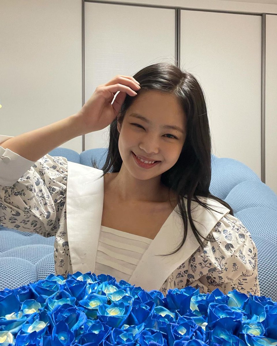 firejennie's tweet photo. princess 🥺💙 

#PricelessJennieDay
#BonJennieversaire 
#빛이나는_제니의_모든날이_찬란하길 https://t.co/Tb5TP89YDg