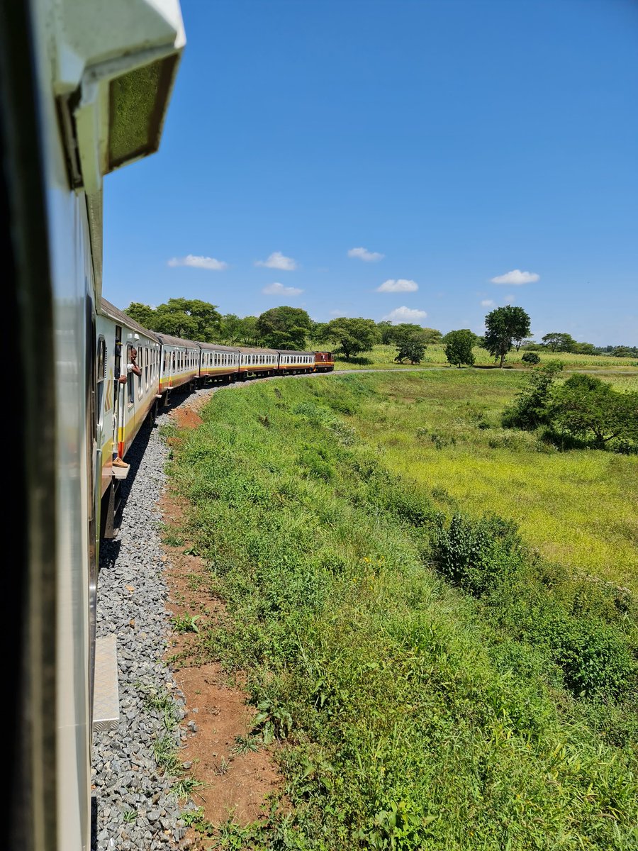 MwendaKev's tweet photo. This started as an amazing train journey to Nanyuki but 12 hours later, Nanyuki is nowhere in site. We have been stuck at some ravine in Nyeri County for the last 5 and half hours after the train engine failed. https://t.co/zyRcIhcgeq