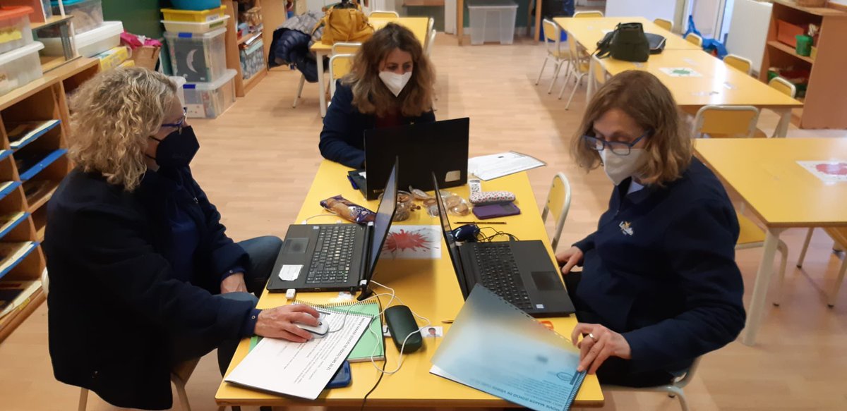 SalleHorta's tweet photo. L'equip d'Infantil seguim formant-nos sobre noves tecnologies.🎬📽

#ITuQuèTries #LaSalleEtTriaATu #SomLaSalle #MiraMésEnllà #lasallehorta #sallehorta @apasor_bcn https://t.co/Z71bvIUwka