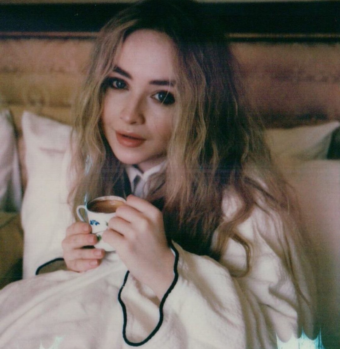 hrlsabrina's tweet photo. welcome to hourly sabrina. 🤍 https://t.co/1JuvShe9ml