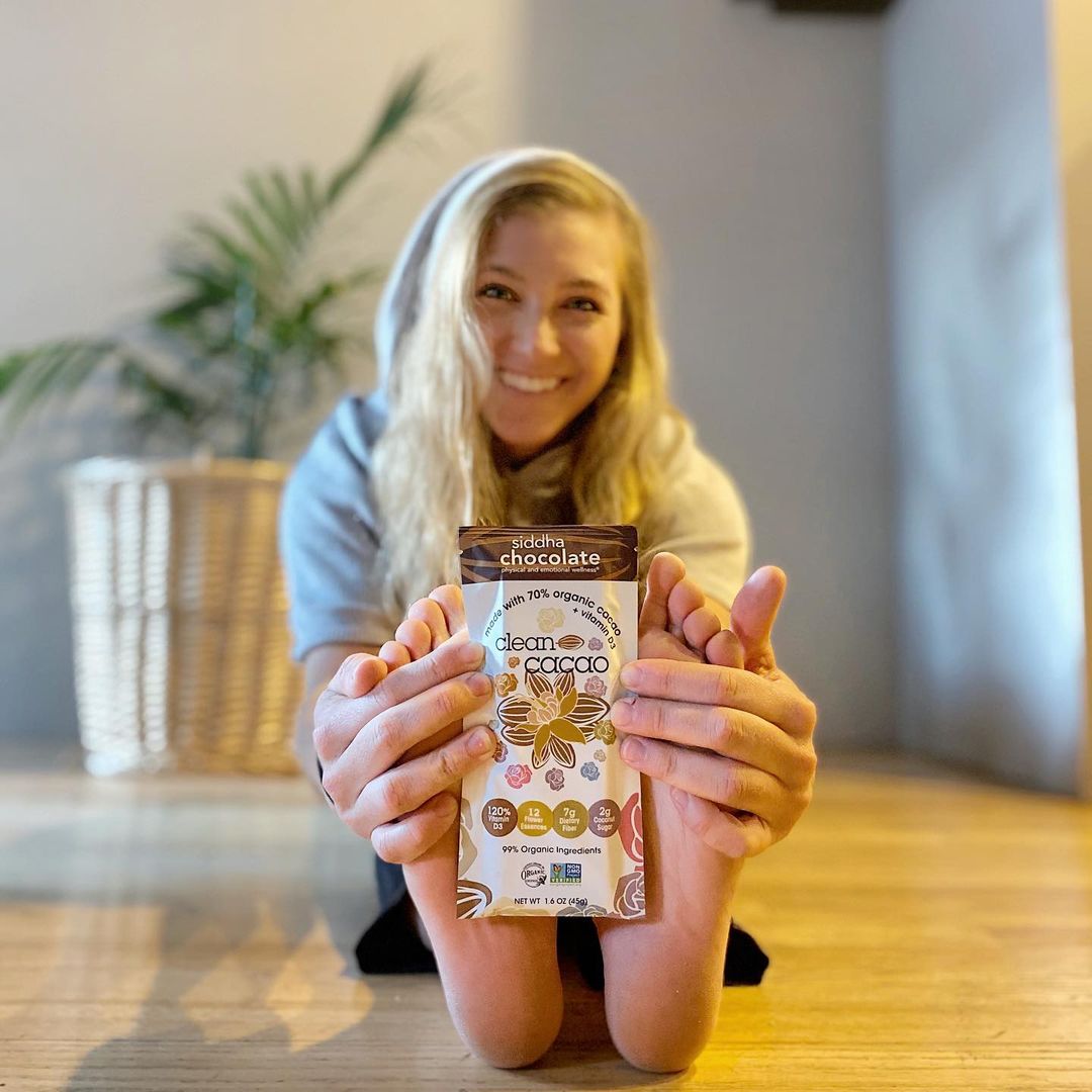"Chocolate that also promotes physical and mental wellness? I’m in! Siddha Chocolate is loaded with fiber and prebiotics that support your gut health and flower essence, adaptogens, and vitamin D to support your mood." -@the_outdoorsy_yogi  🌱