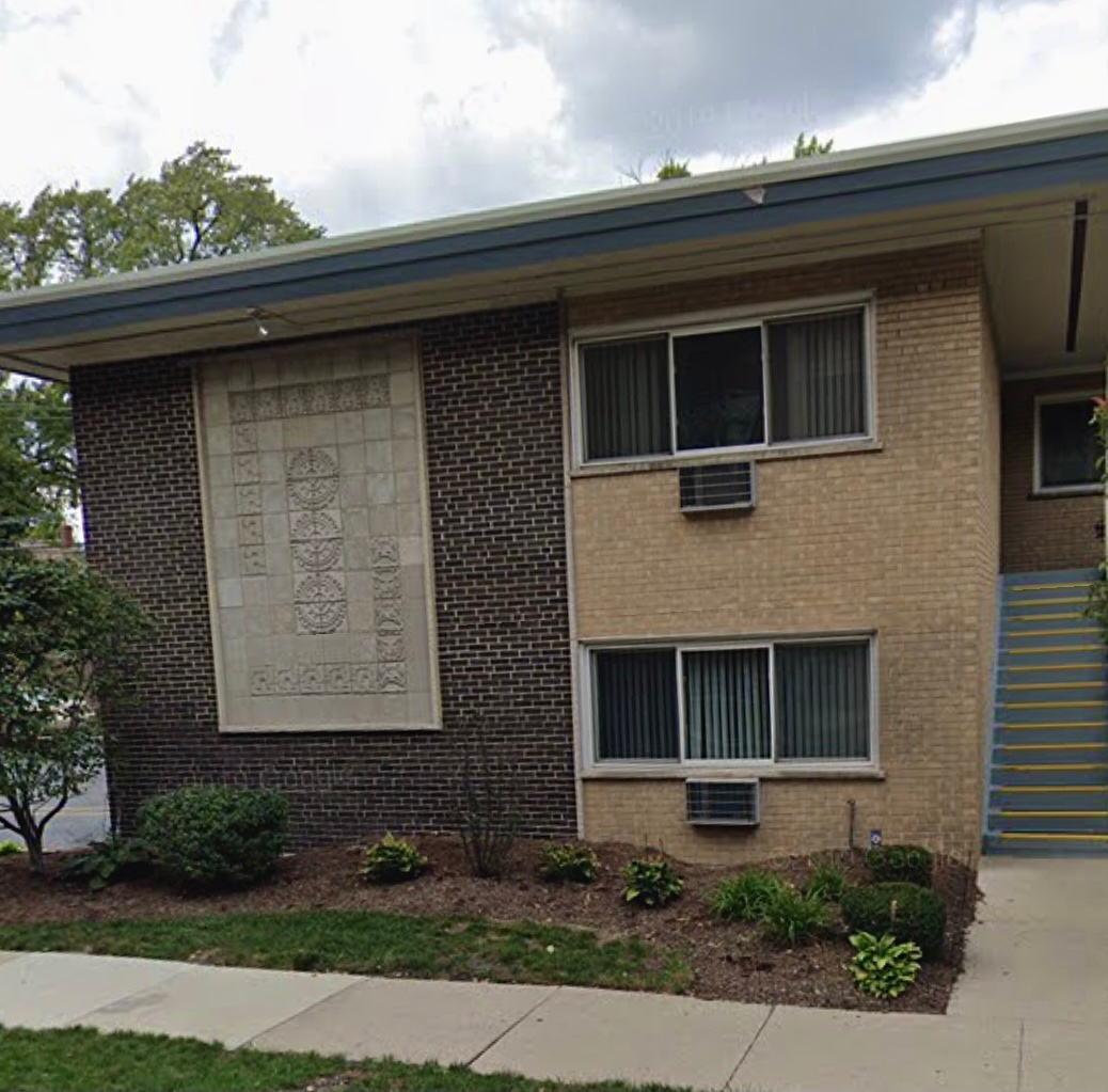 In 1960 just as his company was filing for bankruptcy, Esposito built an apartment at the corner of Pleasant & Kenilworth in Oak Park, and again like most of his buildings it has a limestone carving on the facade.