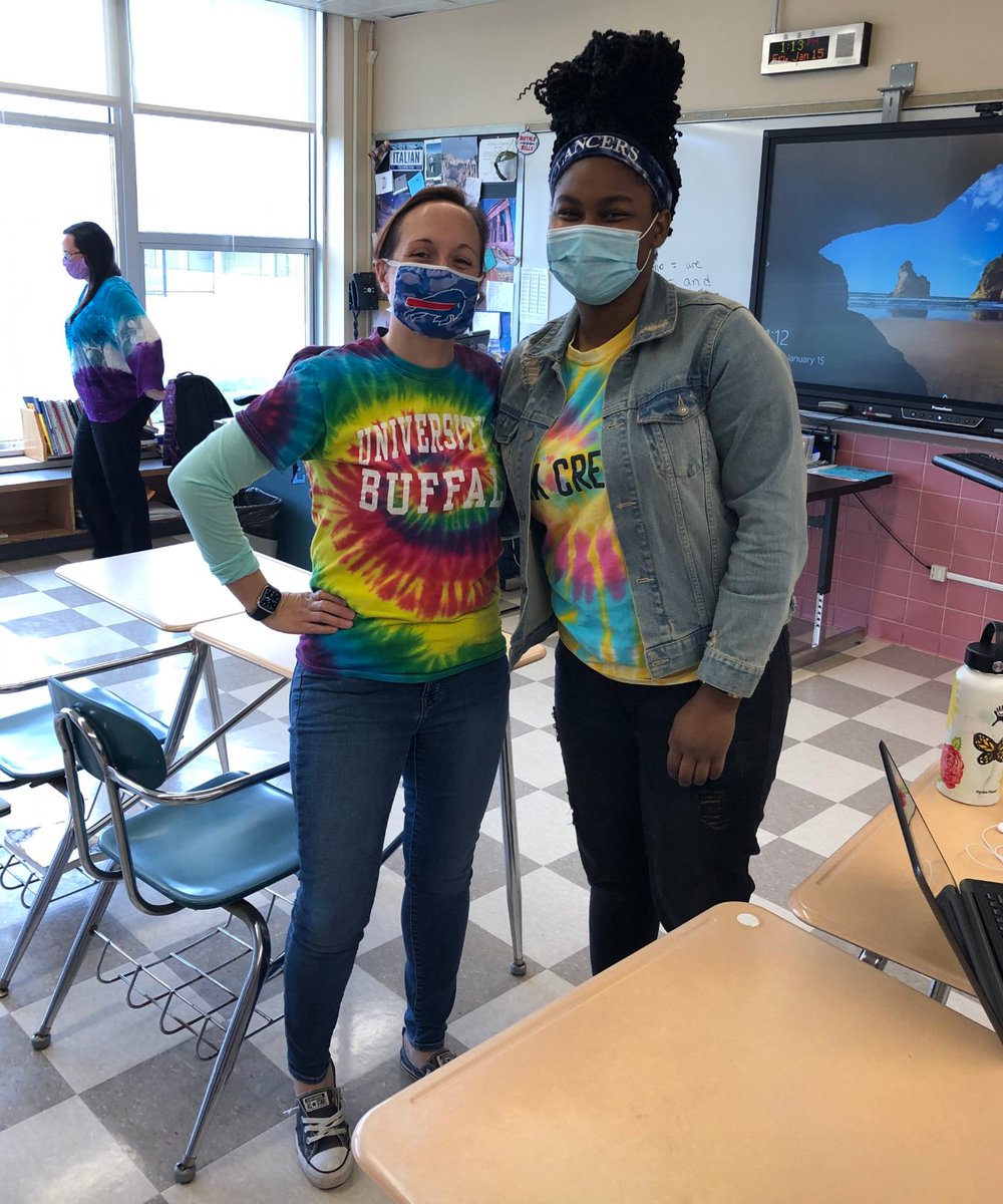 Lancer_Crew's tweet image. Tie-Dye FriDay✌️Link Leaders bring the spirit #tiedye #LinkCrew #TotalSupport #GoBills #SchoolIsStillFun