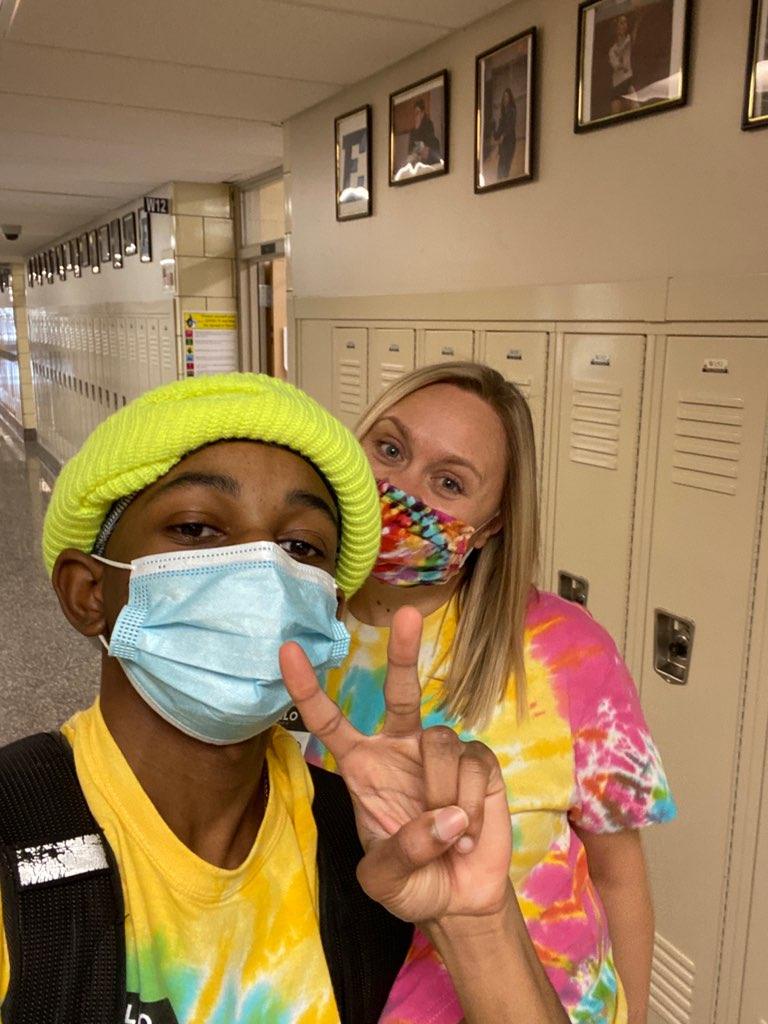 Lancer_Crew's tweet image. Tie-Dye FriDay✌️Link Leaders bring the spirit #tiedye #LinkCrew #TotalSupport #GoBills #SchoolIsStillFun