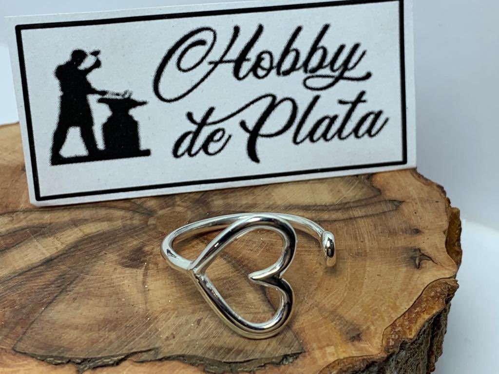 hobbydeplata's tweet photo. Como siempre en plata 950 y hecho a mano un colgante y un anillo, el tamaño del colgante de como una moneda de 100 antigua; el anillo es adaptable, ya que al no ser cerrado es sencillo de ajustar,
Colgante (cualquier letra)... 7.500 pesos
Valor del anillo corazón.... 7.500 pesos https://t.co/NW1YPk4c5G