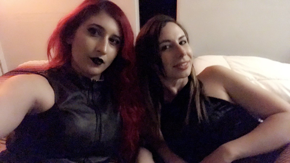 TempestLuxx's tweet photo. Throwback with @MistressKGreen 

#domme #femdomme #footnight #rtdom #rtdomme #femmefatale #bdsm https://t.co/EzKu3Ytxe5