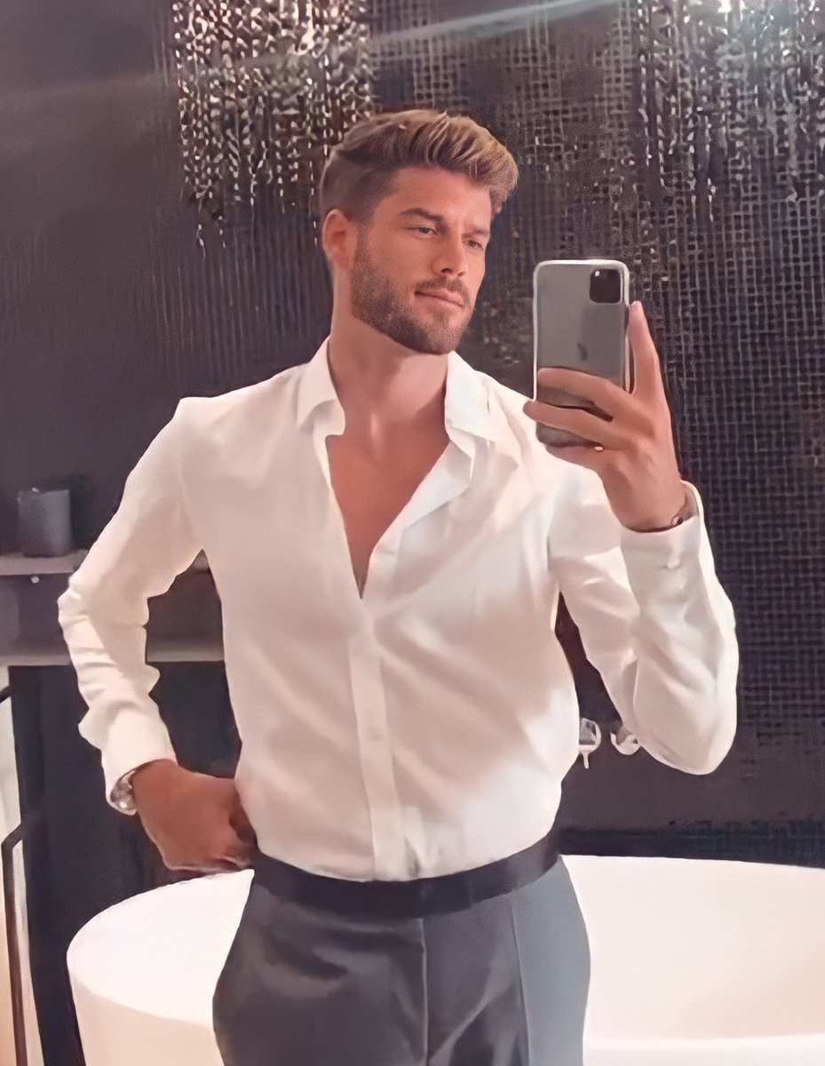 I wanna contribute to the chaos
I don't wanna watch and then complain, cause I am through finding blame that is the decision that I have made