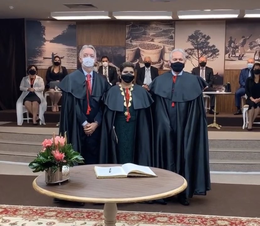 cnptc's tweet photo. Empossada a nova diretoria do @TCMPARA 
A cons. Mara Lucia assumiu a presidência. Antonio José Guimarães e Sérgio Leão, a vice-presidência e a corregedoria, respectivamente. 

Em nome do #CNPTC, o pres. Joaquim de Castro, parabeniza os novos dirigentes e deseja êxito nesta missão https://t.co/2IjEsj38pI