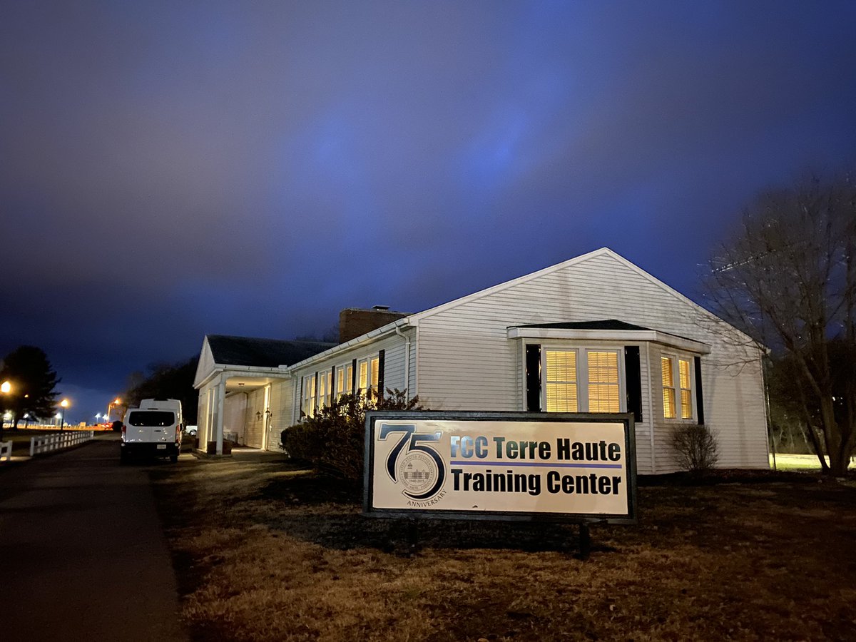 Good evening from the FCC Terre Haute Training Center. I’m here for the 13th time since last summer. Tonight the Trump DOJ plans to execute Dustin Higgs. It’s the third scheduled killing this week & the last of the federal execution spree.