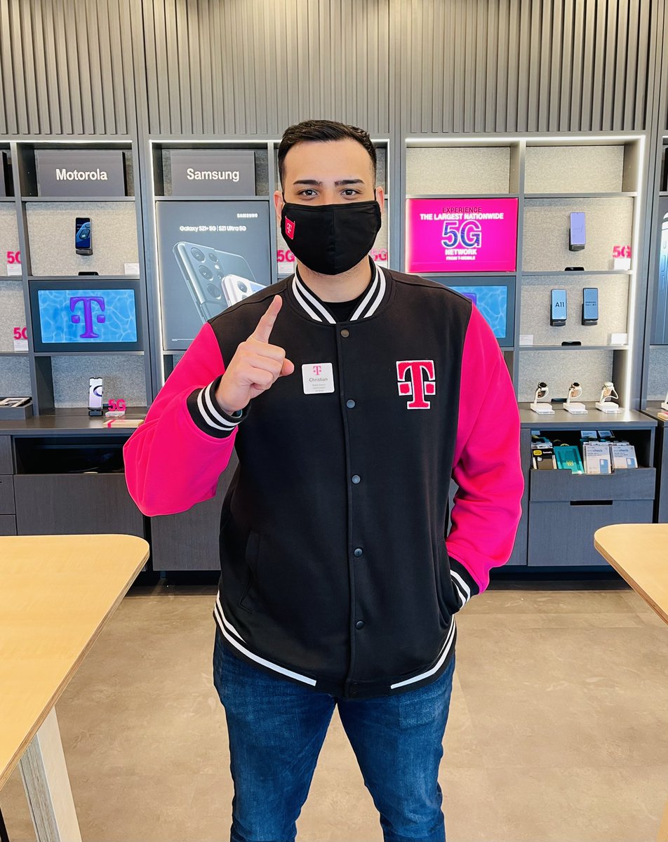 What an amazing opening day of our newest T-Mobile store in Prosper, TX. This team is customer obsessed and will always deliver the Uncarrier experience to everyone! 🙌 #WeWontStop 
<a href="/brittheidler/">Brittany Heidler</a> <a href="/cjgreentx/">Chris Green</a> <a href="/JonFreier/">Jon Freier</a>