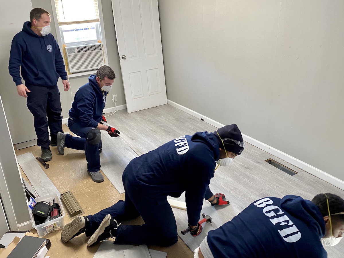 hopehousebg's tweet photo. Thank you to the men from @bgkyfire who helped install flooring in two bedrooms at one of our #ProgramLiving houses this week! https://t.co/Jnn3OdBIjH