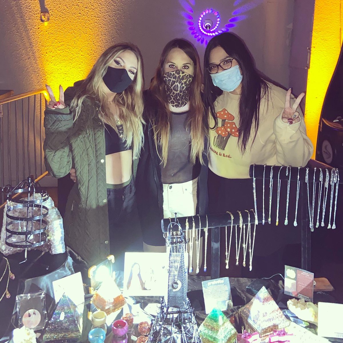 bakedupco's tweet photo. Hey Sugaa Squaad! Our awesome friends @dimensionaldiff are creating some incredible goodies we think y’all will love 😍 They make spiritually infused handmade jewelry and resin art designed to make a difference in dimension 💖

CHECK THEM OUT!!!! https://t.co/tKNZOJ0IN3