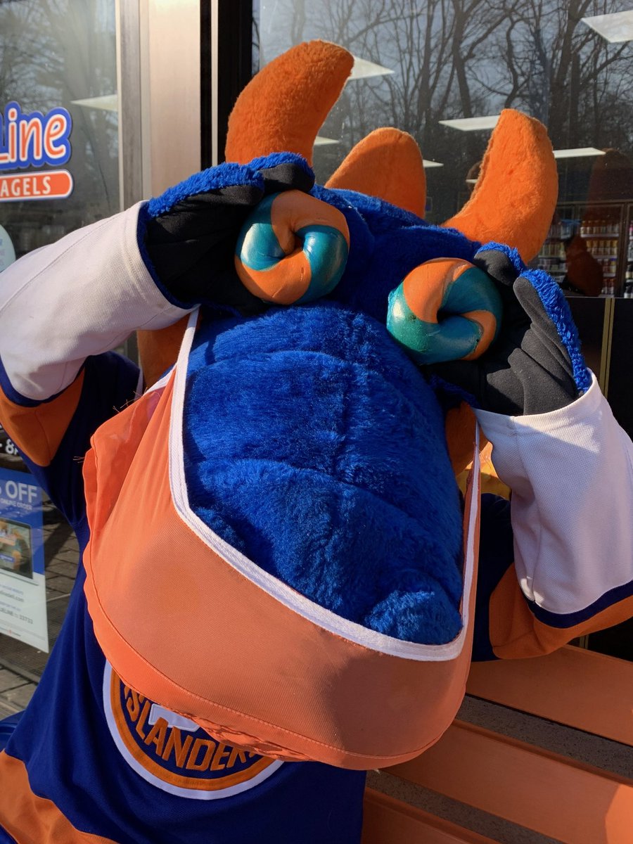 NYIslanders's tweet photo. No better spot to celebrate #NationalBagelDay than @Bluelinedeli719! 😍
What's your go-to bagel order? 🥯 https://t.co/AUsAwnOXE7