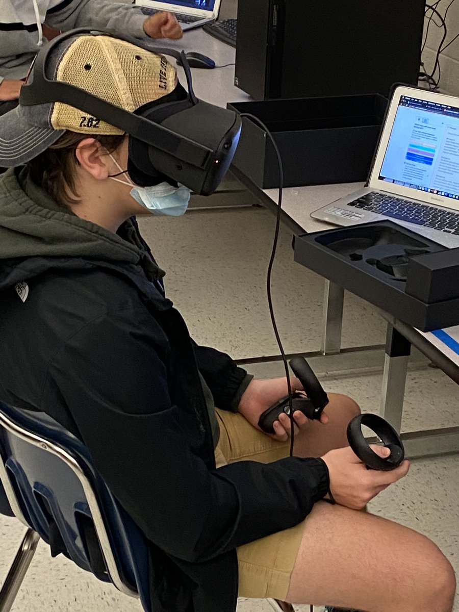 WatsonBwatson's tweet photo. GHS students in the 3D virtual reality class creating exciting new 3D programs. This new class is offering students an opportunity to learn skills in a rapidly growing field. https://t.co/jLAlODRyFO
