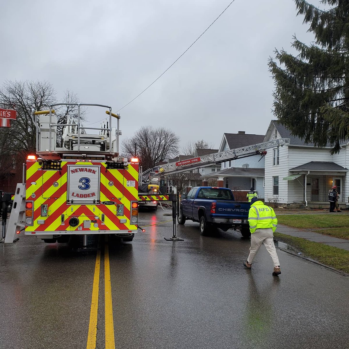 NewarkOHFire's tweet photo. Newark firefighters contain a small basement fire today on Cedar Street. No injuries to report. #staysafe https://t.co/wrnhiD9A4j