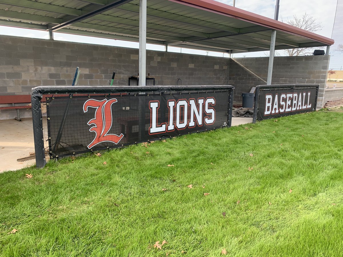 Sullivan_360's tweet photo. New Winners @THSBCA Coaches! Coach Ricky Barrett @Coach_BARRETT2 and Coach Brennan Whitaker @CoachWhitaker3 you have both won a pair of 🔥Custom Dugout Fronts🔥 come to booth 103 or email us at sullivanscreens@gmail.com to claim your prizes. Stay tuned for more winners!!! https://t.co/ShTul7txtY