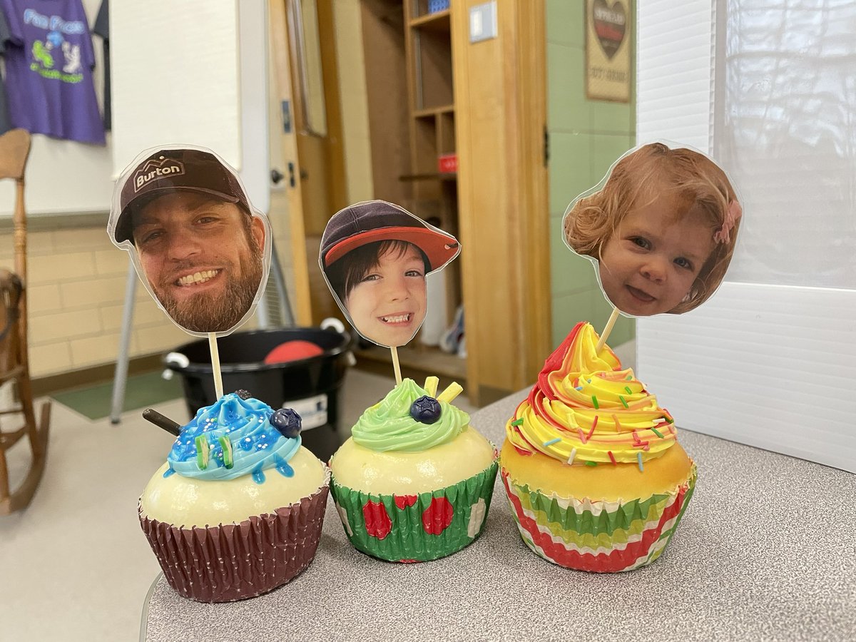 Just completed our 1st <a href="/gpmonteith/">Monteith Elementary</a> order for #FanFaces Cupcake Toppers 🧁They are sure to make you smile! 😉😀 #celebrate #edcorps <a href="/RWScholars/">Real World Scholars</a> <a href="/AudReimer/">Audrey Reimer Morse</a> fanfaces.org