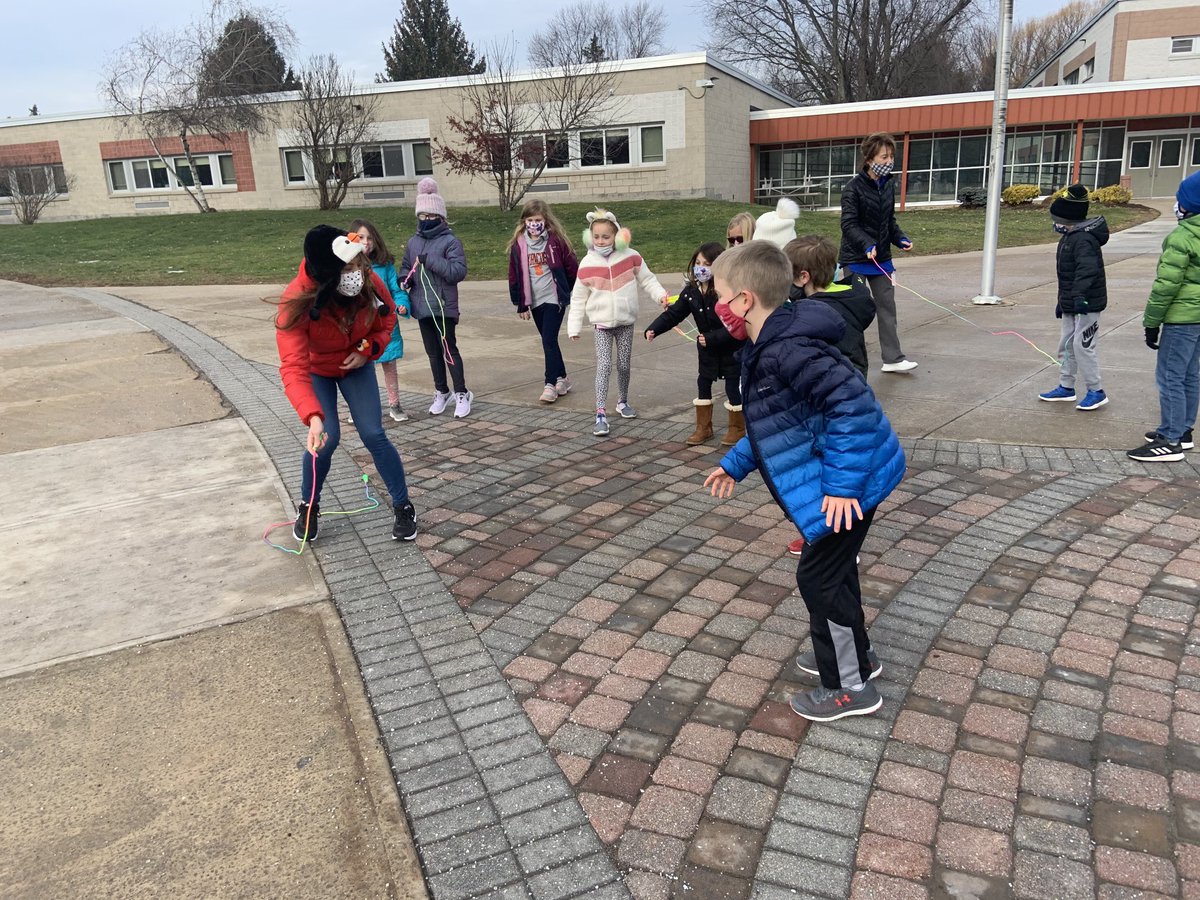 MVail23's tweet photo. Jump roping fun during wellness!  ⁦@MrsKowalski3⁩ taught students different jump rope games.  They had a blast and so did we! https://t.co/QqtltXy9TY