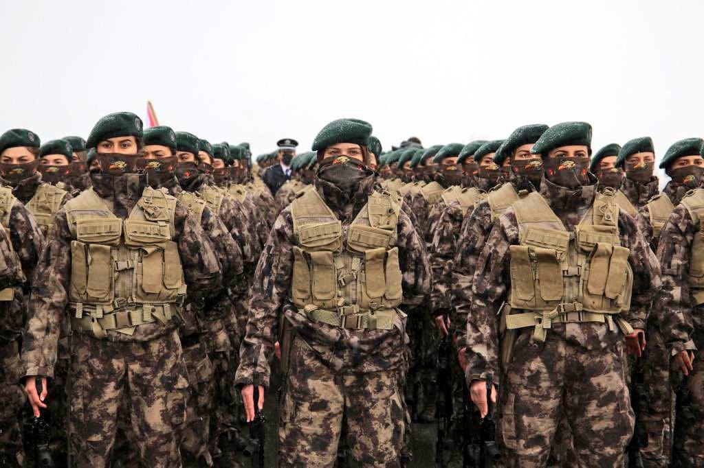 NekadarolduTR's tweet photo. Bugün 500 kadın Özel Harekat Polisi yemin etti. 🇹🇷🇹🇷 https://t.co/OjI3V3hwek