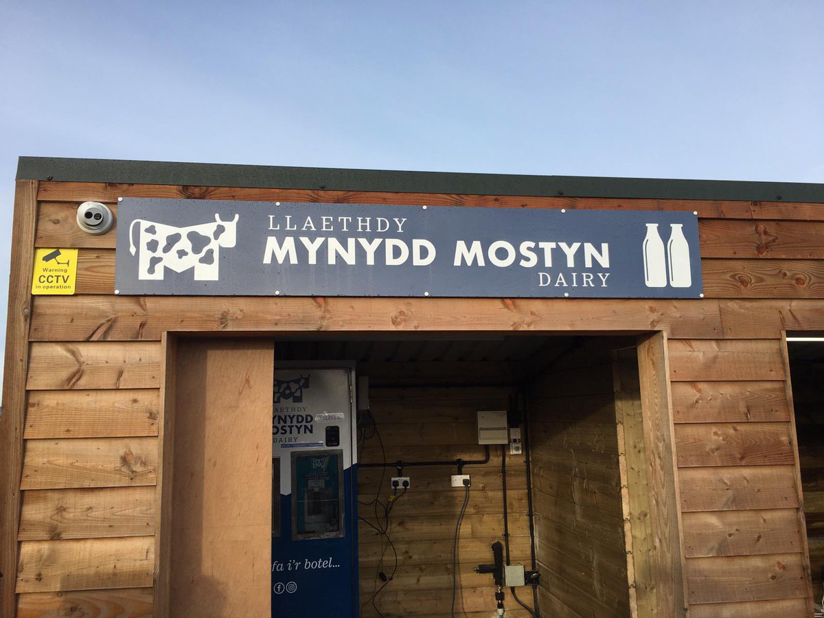 larch_co's tweet photo. Great to visit Llaethdy Mynydd Mostyn Dairy today who have used our larch to build their new venture #dairy #cladding #larchcladding #milk https://t.co/tW1DQC3wwr