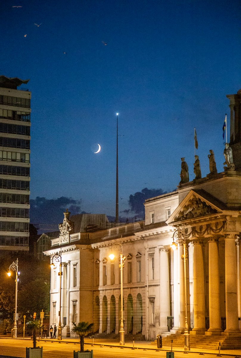 TaraMorganMedia's tweet photo. Custom House Crescent Moon ๐
#BackinJune
@PhotosOfDublin
@Stairnahireann @VisitDublin @ireland @PictureIreland @Dublin_ie @OldDublinTown @OldeEire https://t.co/g1LTBFQnAm