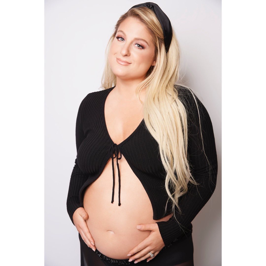 Meghan Trainor on X: Preggo update: woke up thinking my dog was crying  it was me WHEEZING trying to breath while laying down lol. Less than a  month to go🤞  /
