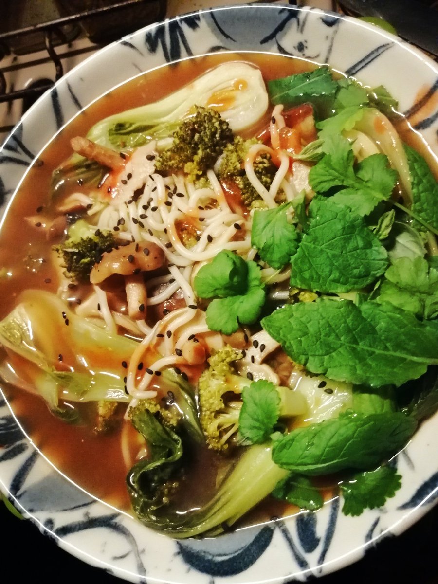 vegannutrition1's tweet image. Made this vegetable pho and now i can't move.. 😂 So filling!

I made my own stock by boiling then straining vegetable/mushroom stock, ginger, garlic, onion, star anise, cinnamon stick &amp;amp; lemon juice.

I then added broccoli, noodles, shiitake mushrooms, bok choy and fresh herbz.